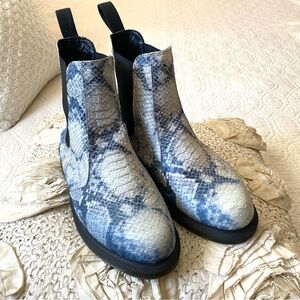 Dr. Martens Flora Faux Snake Print Chelsea Ankle Leather Boots Womens Size 8